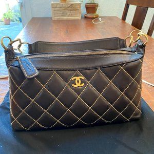 CHANEL Quilted lamb leather shoulder bag